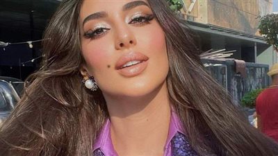 ياسمين صبري تتألق بالبنفسجي في أحدث ظهور