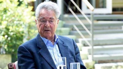 رئيس النمسا السابق يدين رفع علم إسرائيل في فيينا