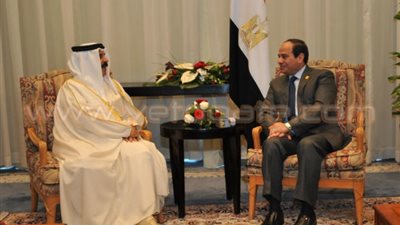 السيسي وملك البحرين يستعرضان مستجدات الأوضاع الإقليمية