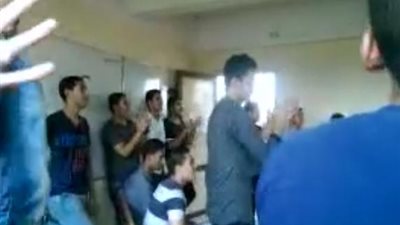 بالفيديو.. «وصلة رقص» بالملابس الداخلية لطلاب أحمد لطفي بالسنبلاوين