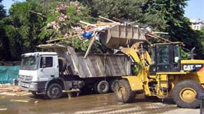 رفع مخلفات كورنيش الساحل.. وإزالة عقار مخالف بالزيتون