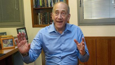 هاآرتس: أولمرت يستعد للعودة لرئاسة الحكومة