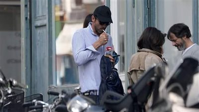 مدرب سان جيرمان يضبط حارسه «بوفون» متلبسا بتدخين السجائر (صور)