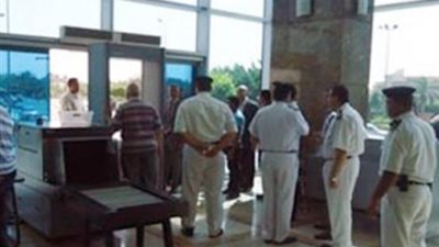 القبض على 40 هاربا خلال حملة أمنية بمطار القاهرة