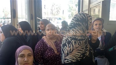 بالصور.. تجمهر أولياء أمور مدرسة الزهراء بطنطا لنقل أبنائهم