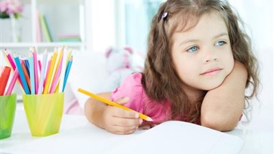 5 طرق لتشجيع طفلك على الإبداع في المدرسة