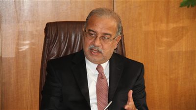 رئيس الوزراء: اجتماع مرتقب مع طارق عامر لبحث تغييرات رؤساء البنوك.. نقل وزارات للعاصمة الإدارية نهاية 2018.. يهمني أن يبقى الدين العام في الحدود الآمنة.. وإنتاج 500 مليون قدم مكعب يوميا من «ظهر&#