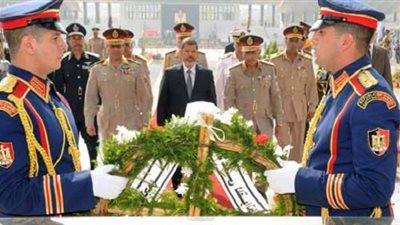 السلفية والجهادية ينتقدون زيارة مرسى للجندى المجهول.. فريد: وضع الزهور على قبر الجندى المجهول حرام شرعًا.. حجازى: زيارة قبر الجندى المجهول ليست حرامًا لعدم ورود نص بالتحريم