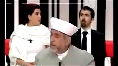 بالفيديو.. شاب لبناني يتزوج شقيقته بحضور المفتي