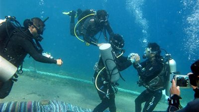 تفاصيل 100 ساعة في قاع البحر الأحمر.. «غطاس دهب»: خلوت مع الله تحت الماء.. 15 ألف جنيه تكلفة البدلة.. «الدومينو» كانت تسليتي.. لم أر كوابيس وحلمت بنهايتي