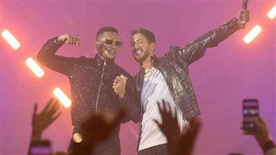 صعد المسرح بسيارة فيراري.. محمد رمضان وسعد لمجرد يشعلان حفل دبي | فيديو وصور