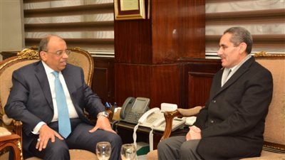 شعراوي يناقش تطوير الأسواق العشوائية مع محافظ الغربية 