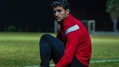 على لطفي: الأهلي يحقق أهدافه بأقدام لاعبيه ولا ينتظر هدايا من أحد