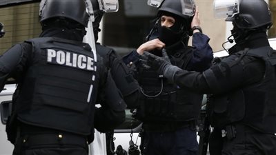 الشرطة الفرنسية تعلن مقتل مسلمة شمالي باريس برصاص مجهول