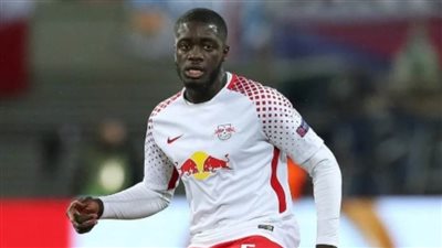 برشلونة ينضم لصراع التعاقد مع مدافع لايبزيج