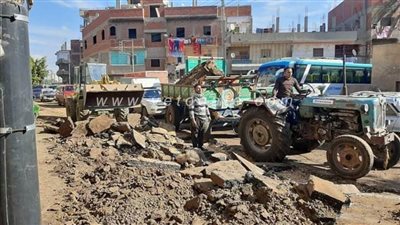 بدء أعمال رصف طريق قرية 