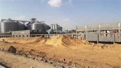 محافظ الشرقية: تنفيذ 75% من أعمال إنشاء صوامع الغلال بالحسينية | صور