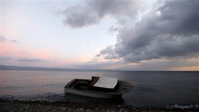 مصرع 12 مهاجرا في غرق قارب قبالة جزيرة يونانية