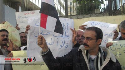 بالفيديووالصور...إنهاء وقفة عمال 