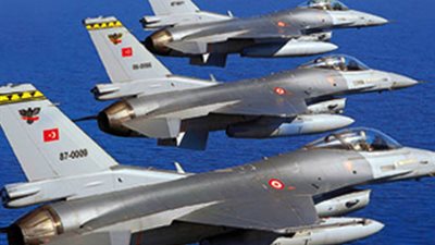 طيار روسي يسيطر على 8 مقاتلات تركية لمدة أربع دقائق بالسماء