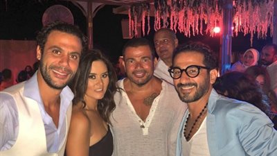 رشا المهدي تنشر صورة مع الهضبة وأحمد حلمي في زفاف محمد إمام