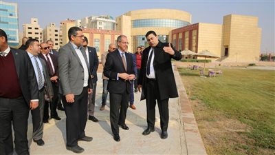 عمرو طلعت يتابع إنشاءات نادي المصرية للاتصالات