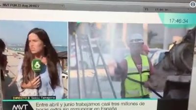 لحظة تعرض مذيعة للتحرش على الهواء (فيديو)