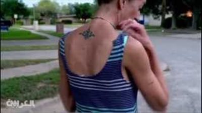 بالفيديو.. «أمريكية» تكسر زجاج سيارة لإنقاذ طفل من حرارة الصيف