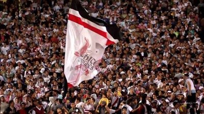 بالفيديو.. مشادات بين جماهير الزمالك والأمن بملعب مباراة الوداد