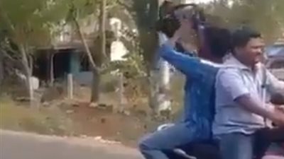 نهاية مروعة لشاب حاول التقاط صور لأبقار هائجة (فيديو)