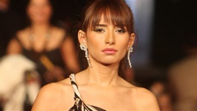 وصول محامي الفنانة زينة إلى محكمة الأسرة بمدينة نصر