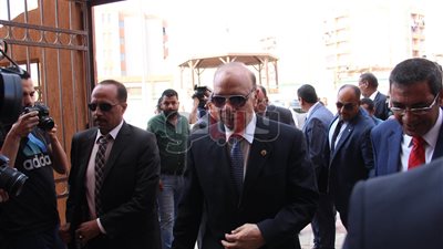 وزير الإنتاج الحربي ومحافظ القاهرة يصلان مدرسة تحيا مصر بالأسمرات
