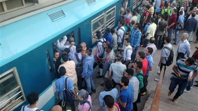 بالفيديو.. زحام وتكدس في مترو الأنفاق أول أيام الدراسة