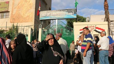 بالصور.. «حب الوطن» أول درس من «تحية العلم» لطلاب المدارس