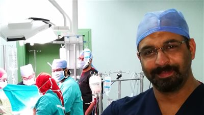 فريق طبي يجري جراحة نادرة لاستئصال ورم بالقلب لطفل بأكاديمية عين شمس