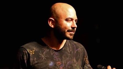 محمود العسيلي يحيي حفلا كامل العدد بالجامعة الأمريكية (صور)