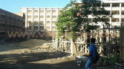 بالصور.. طلاب «دمنهور شبرا» يفاجئون بهدم مدرستهم