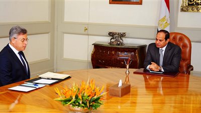 السيسي يلتقي رئيس هيئة الرقابة الإدارية.. يطالب بمواصلة العمل لمكافحة الفساد.. ومتابعة الجهاز الإداري للدولة.. يوجه باتخاذ كل الإجراءات لتحقيق التنمية الشاملة..وإيجاد بيئة جاذبة للاستثمار