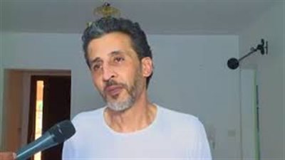 قاتل «طالب الشروق» يمثل الجريمة (فيديو)