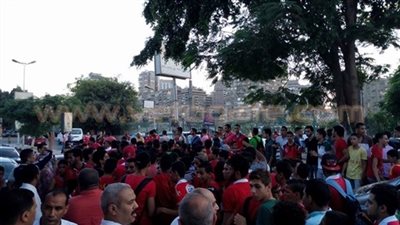 بعد خروج الأهلي من الكونفيدرالية.. جماهير القلعة الحمراء تتجمهر لإعادة «جوزيه».. «الداخلية» تؤمن النادي.. مجلس الإدارة يبحث الأزمة في اجتماع مغلق.. و«زيزو» يقود أول تدريب