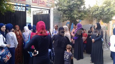 بالصور.. توافد الطلاب على مدارس شبرا