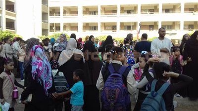 بالصور.. فشل تنظيم طابور الصباح بمدرسة محمد عشري في شبرا الخيمة