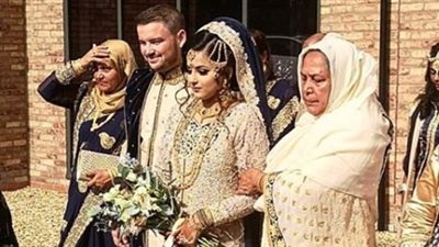 عروس تثير ضجة بانتقاد حفل زفافها (صور)