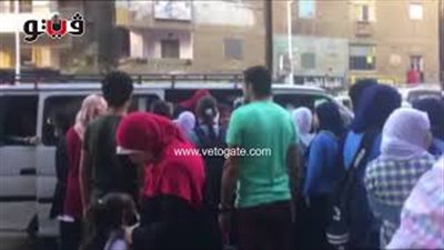 بالفيديو والصور.. زحام وتكدس مع حضور21 مليون طالب وطالبة أول أيام الدراسة.. محطات المترو كاملة العدد والسائقون يتشاجرون على الركاب.. ومحافظ الجيزة يشارك الطلبة في تحية العلم