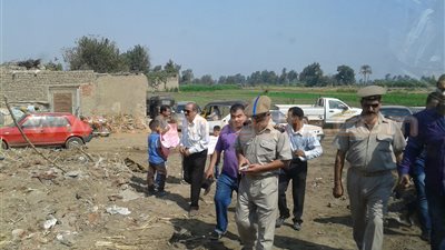 بالفيديو.. أهالي ميت غمر يستقبلون وزير الصناعة بـ 