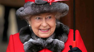بالفيديو.. ألعاب الطفولة للملكة إليزابيث تثير الرعب