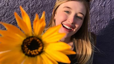 بالصور.. مراهقة برازيلية تخطف الأنظار بجمالها الطبيعي