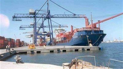 موانئ بورسعيد تستقبل 14 سفينة