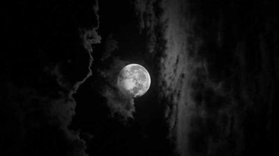 «البحوث الفلكية» تنفي تعرض الأرض لظلام دامس لمدة 15 يومًا