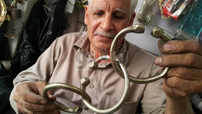 بالفيديو.. «صنايعي الغلابة» بكفر الشيخ يمتلك أقدم مقتنيات معدنية «تقرير»